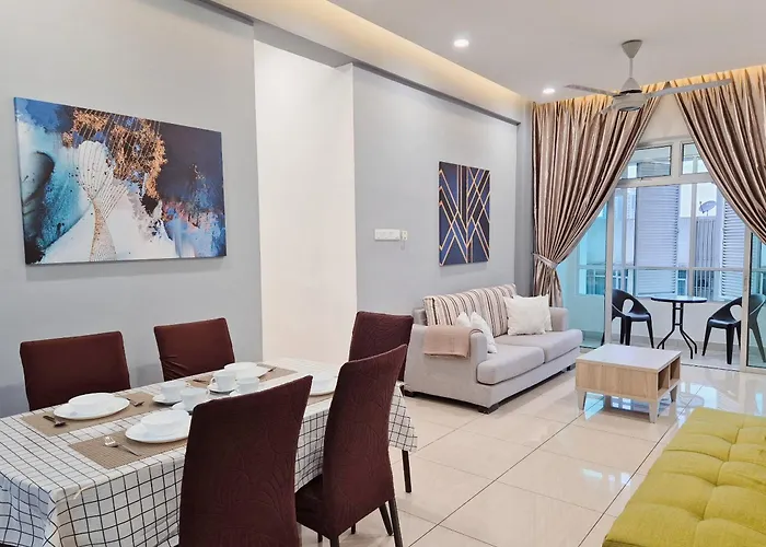 Walking Distance To Mount Austin - 6 Pax Newly Renovated