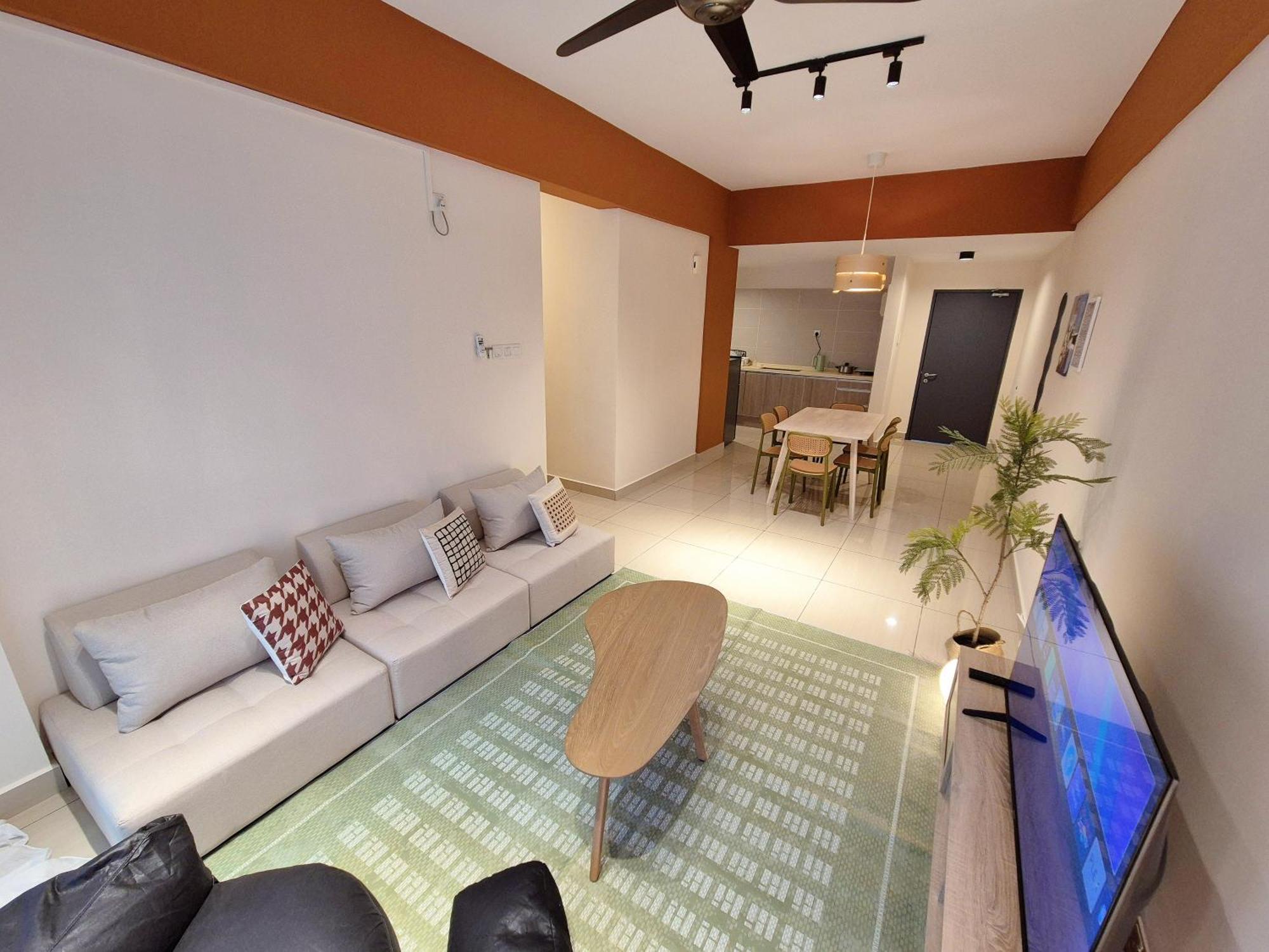 Apartemen Walking Distance To Mount Austin - 6 Pax Newly Renovated *