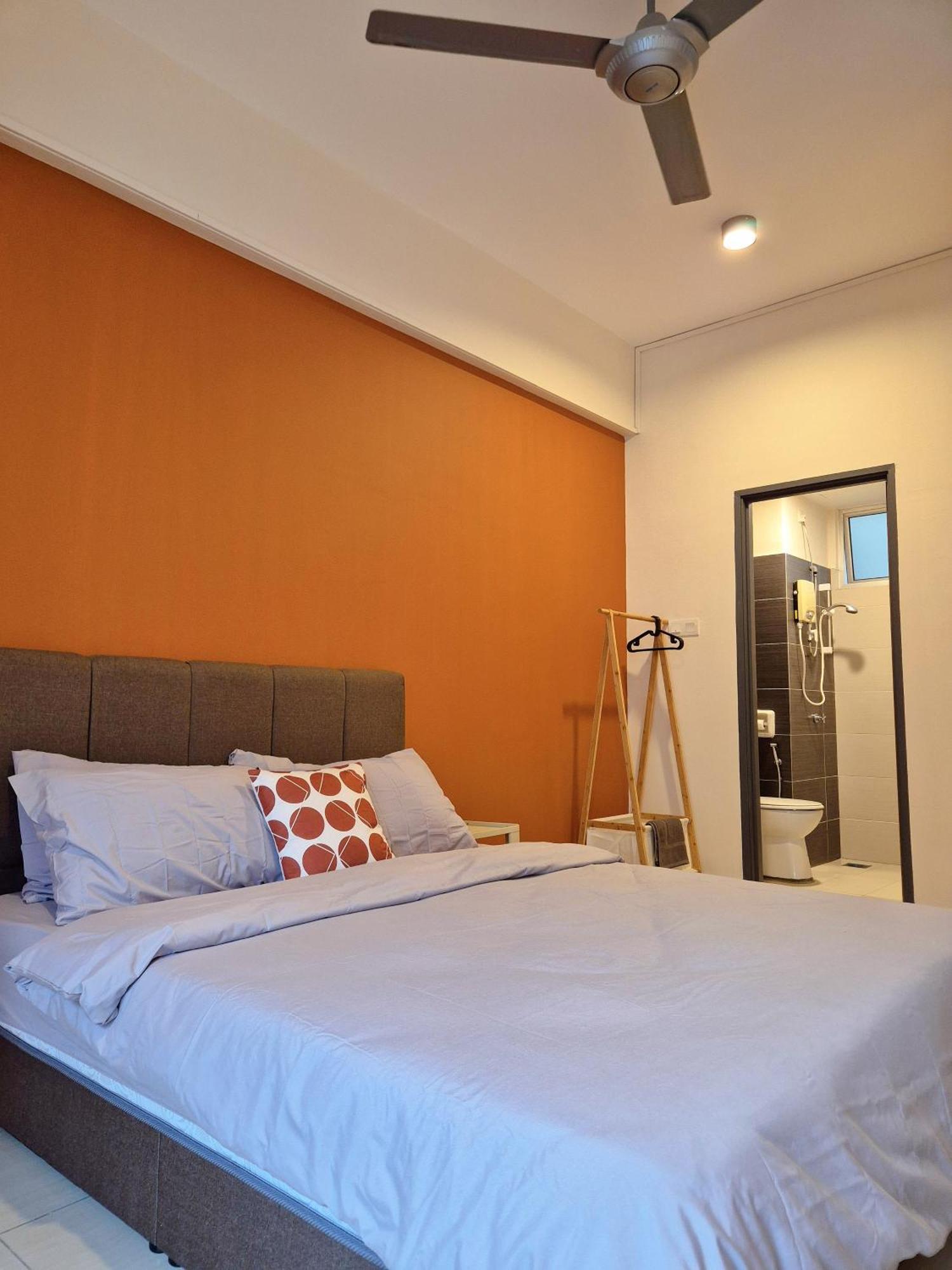 Walking Distance To Mount Austin - 6 Pax Newly Renovated *