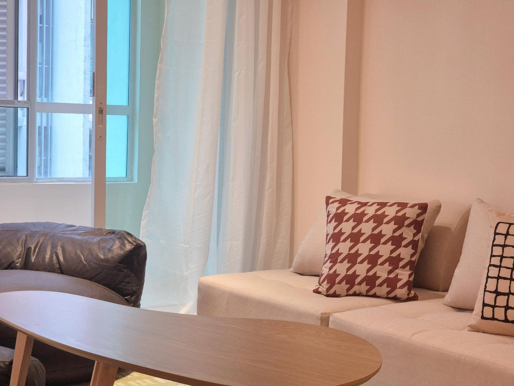 Walking Distance To Mount Austin - 6 Pax Newly Renovated Apartemen Johor Bahru