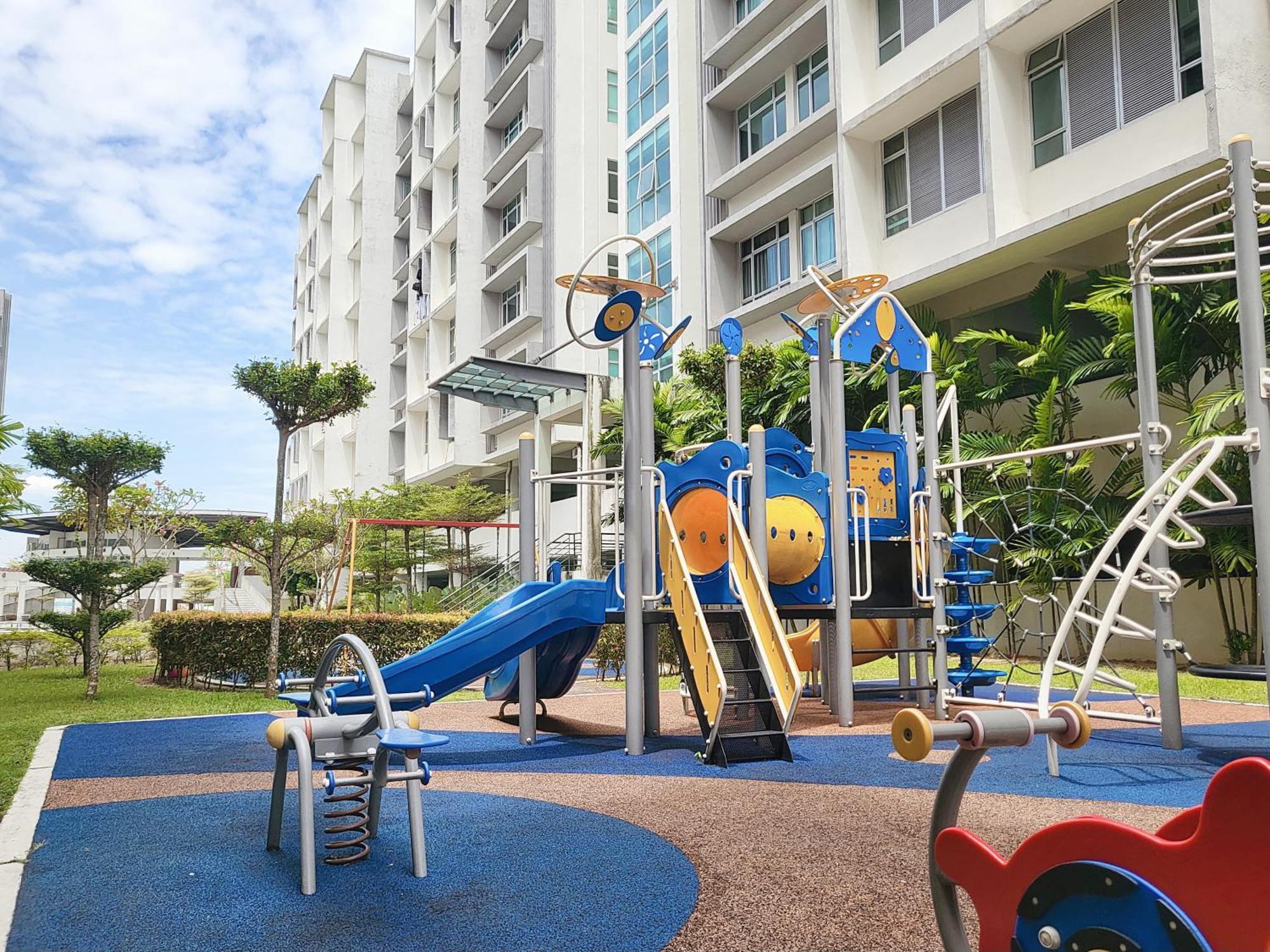 Apartemen Walking Distance To Mount Austin - 6 Pax Newly Renovated *