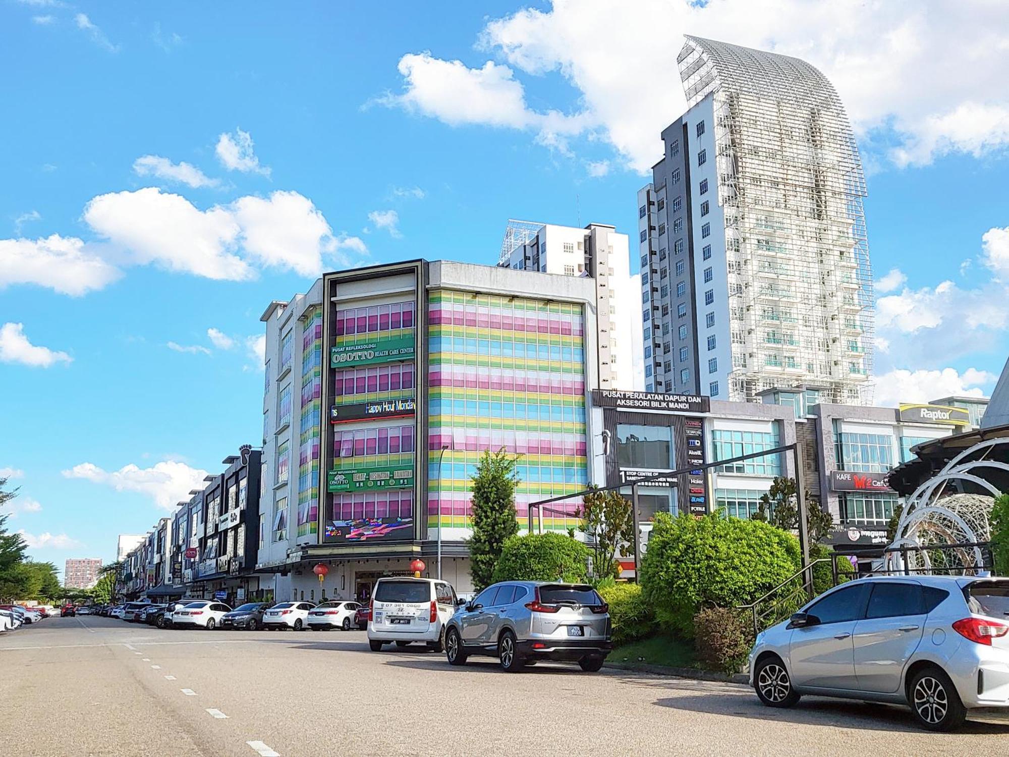 Walking Distance To Mount Austin - 6 Pax Newly Renovated Johor Bahru