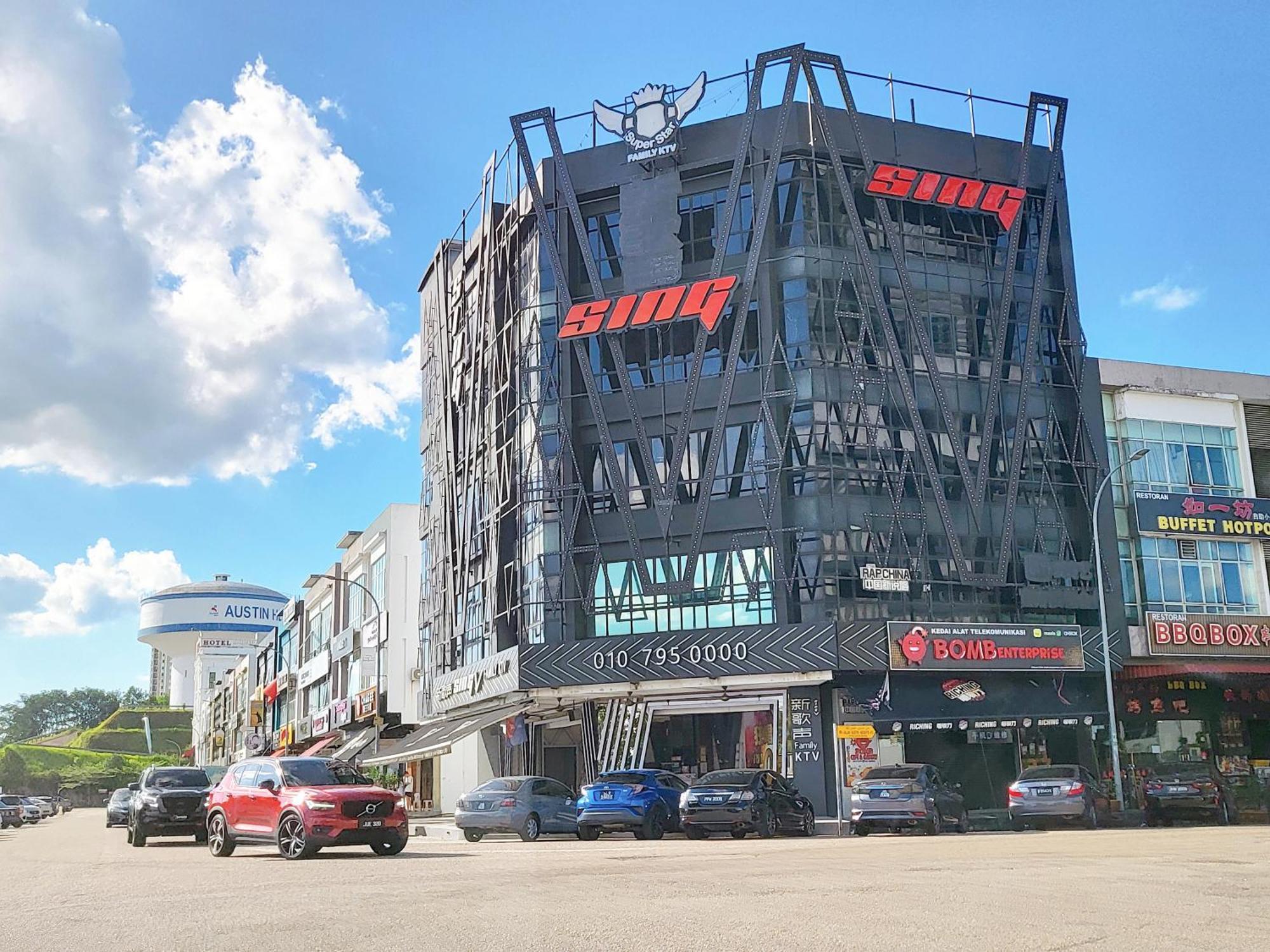 Walking Distance To Mount Austin - 6 Pax Newly Renovated Apartemen