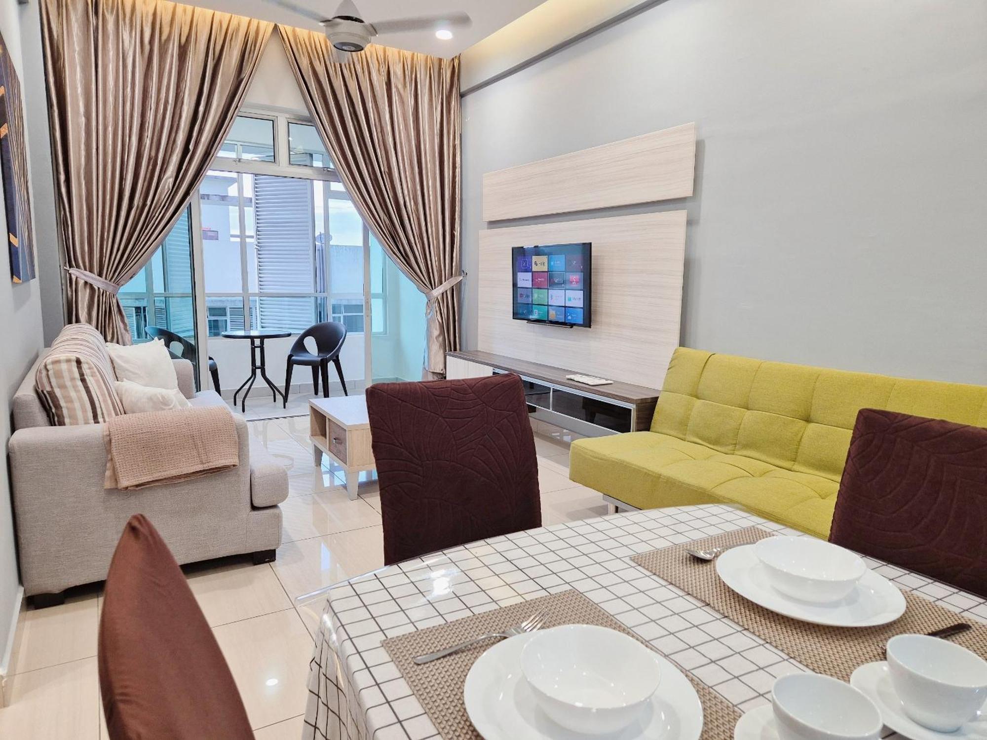 Walking Distance To Mount Austin - 6 Pax Newly Renovated Apartemen Johor Bahru