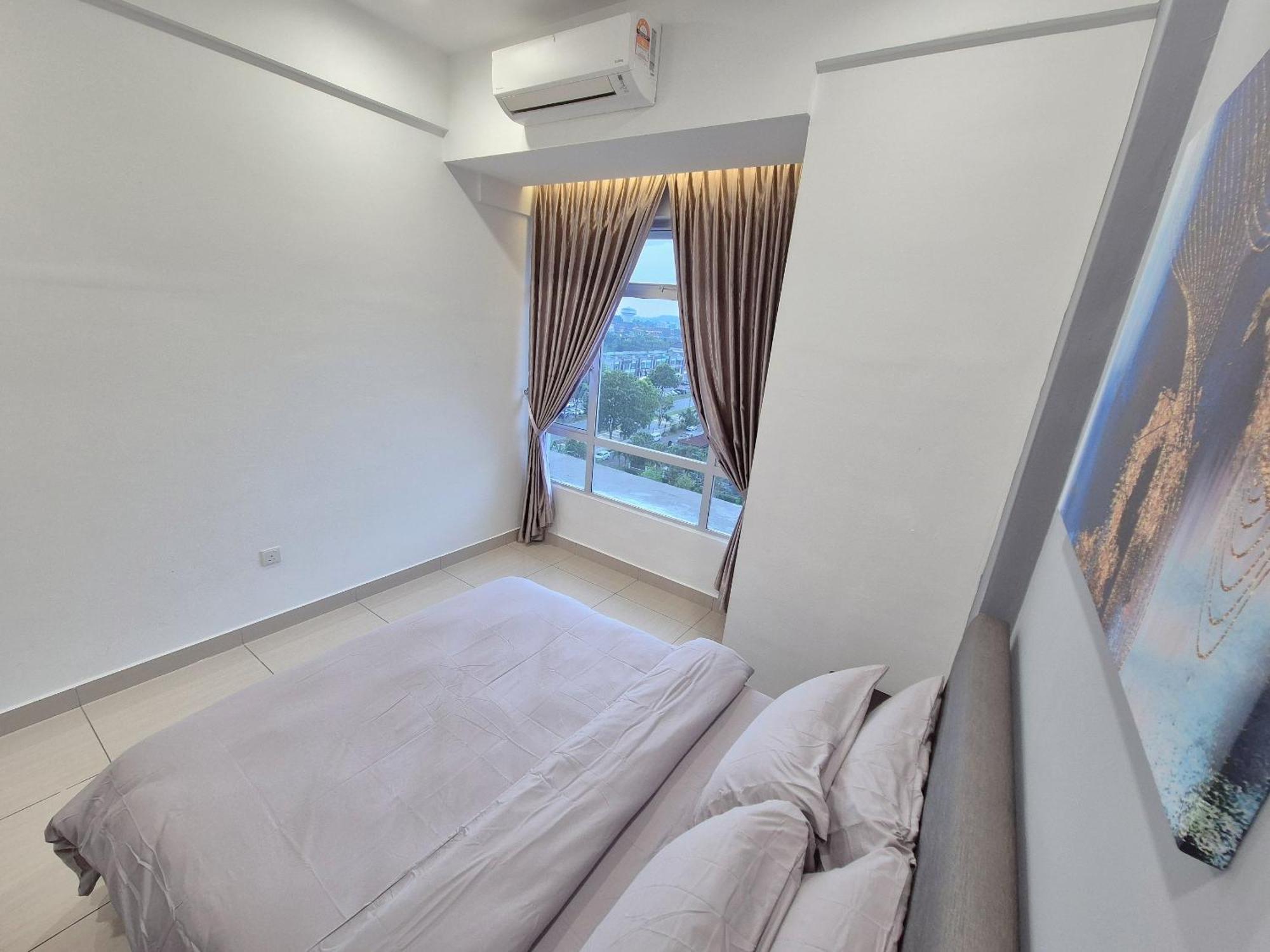 Walking Distance To Mount Austin - 6 Pax Newly Renovated *