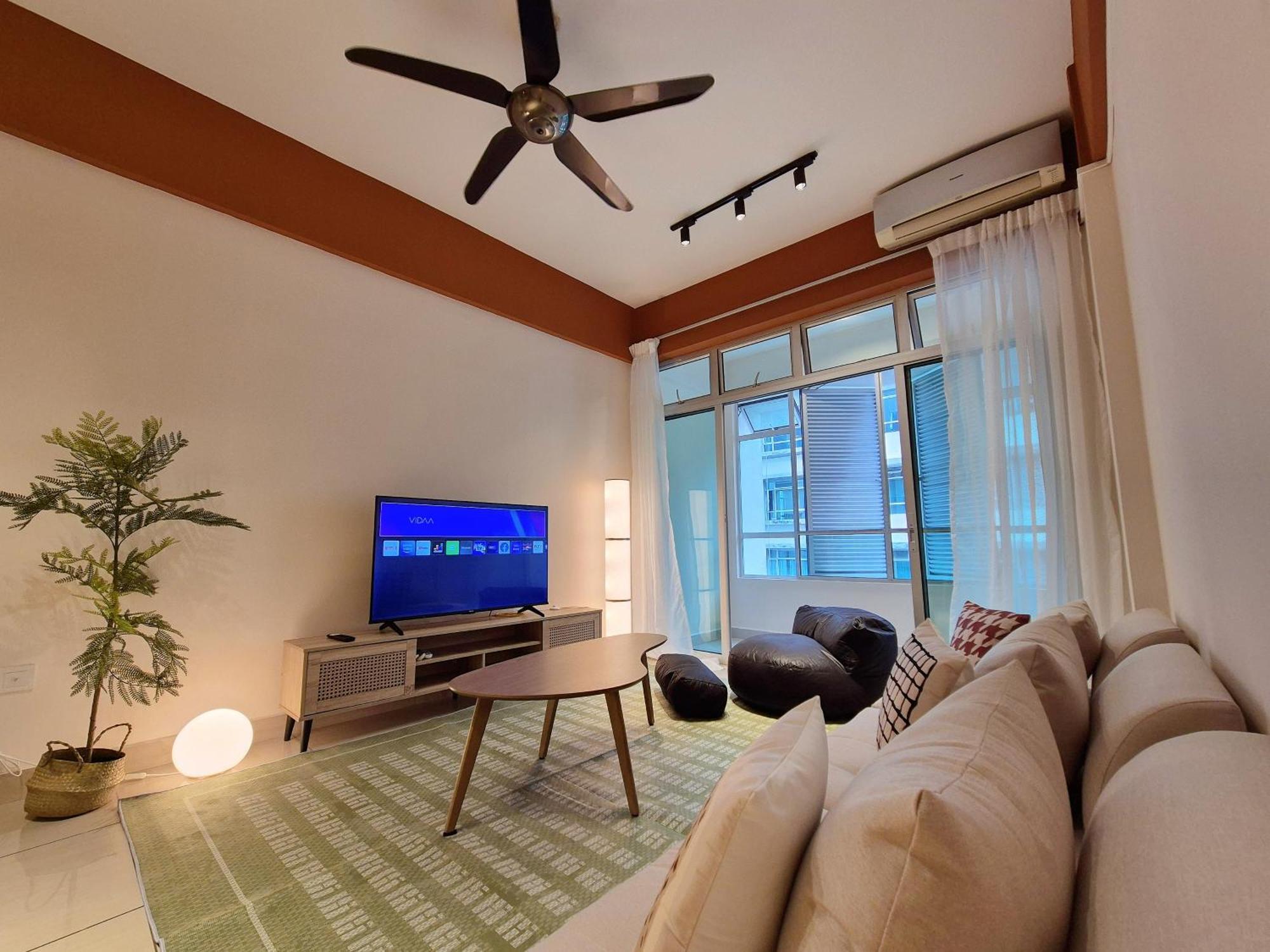 Walking Distance To Mount Austin - 6 Pax Newly Renovated Apartment Johor Bahru