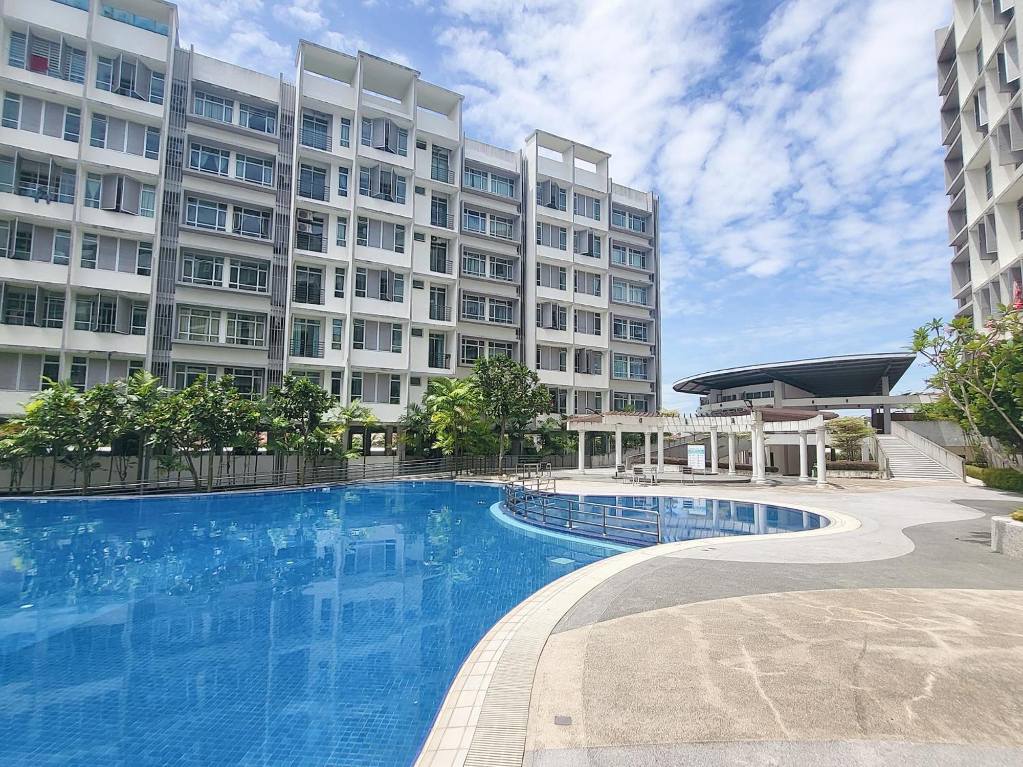 Apartment Walking Distance To Mount Austin - 6 Pax Newly Renovated Johor Bahru