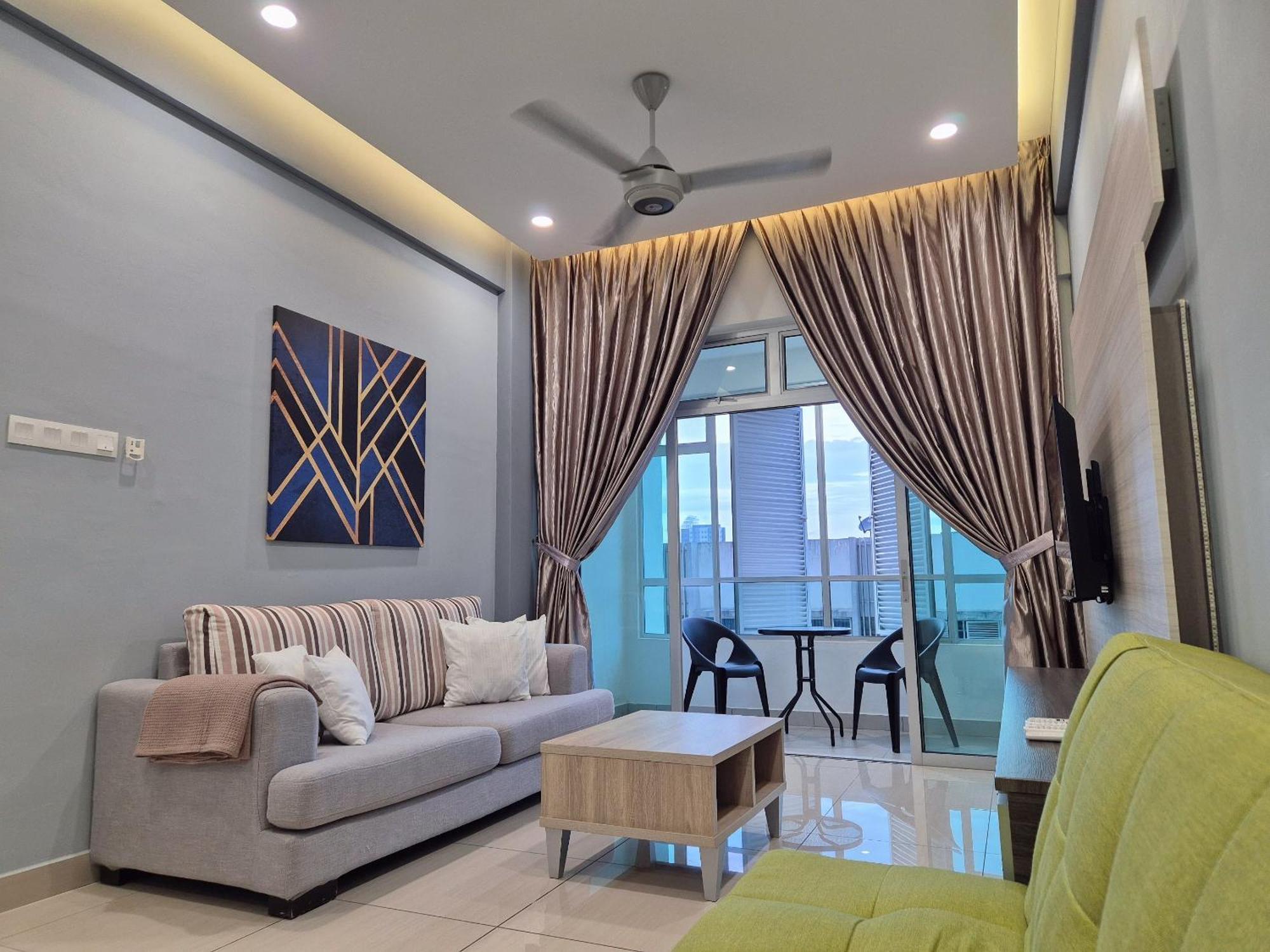 Apartment Walking Distance To Mount Austin - 6 Pax Newly Renovated