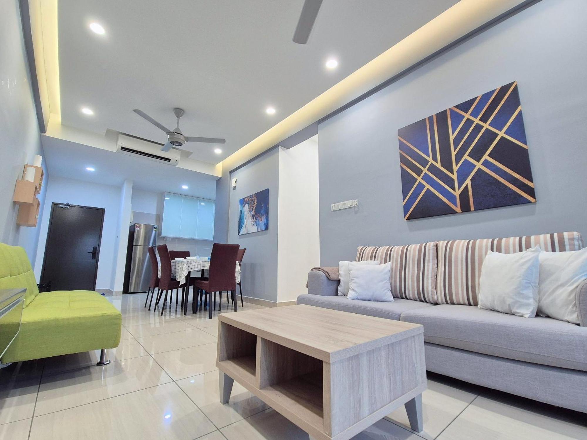 Walking Distance To Mount Austin - 6 Pax Newly Renovated