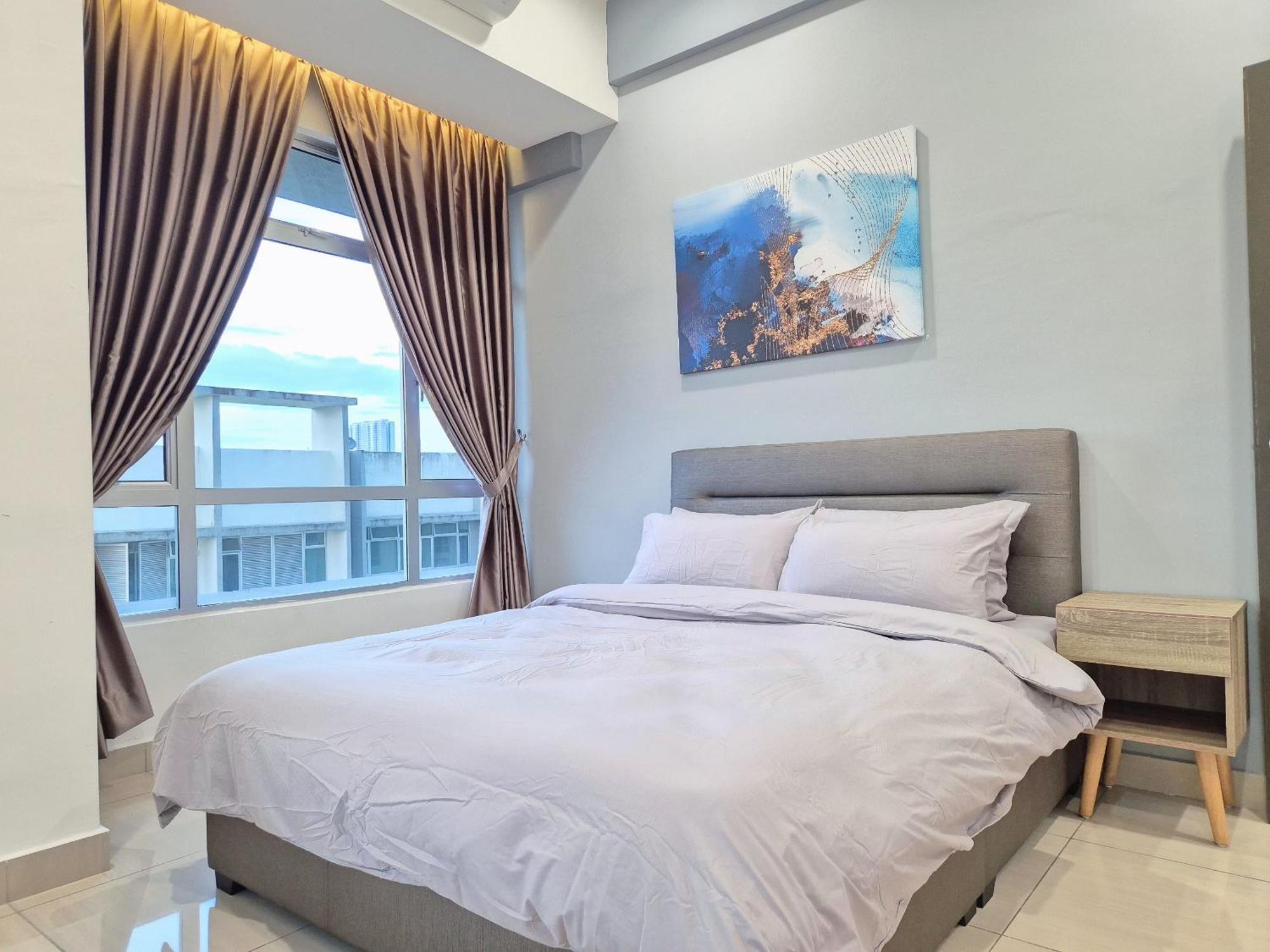 Walking Distance To Mount Austin - 6 Pax Newly Renovated *